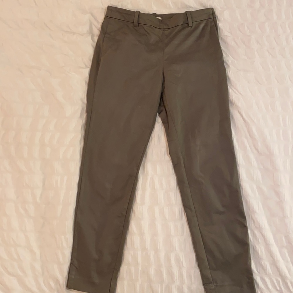 H&M military green dress pants. Size 4. Side zipper. High rise.